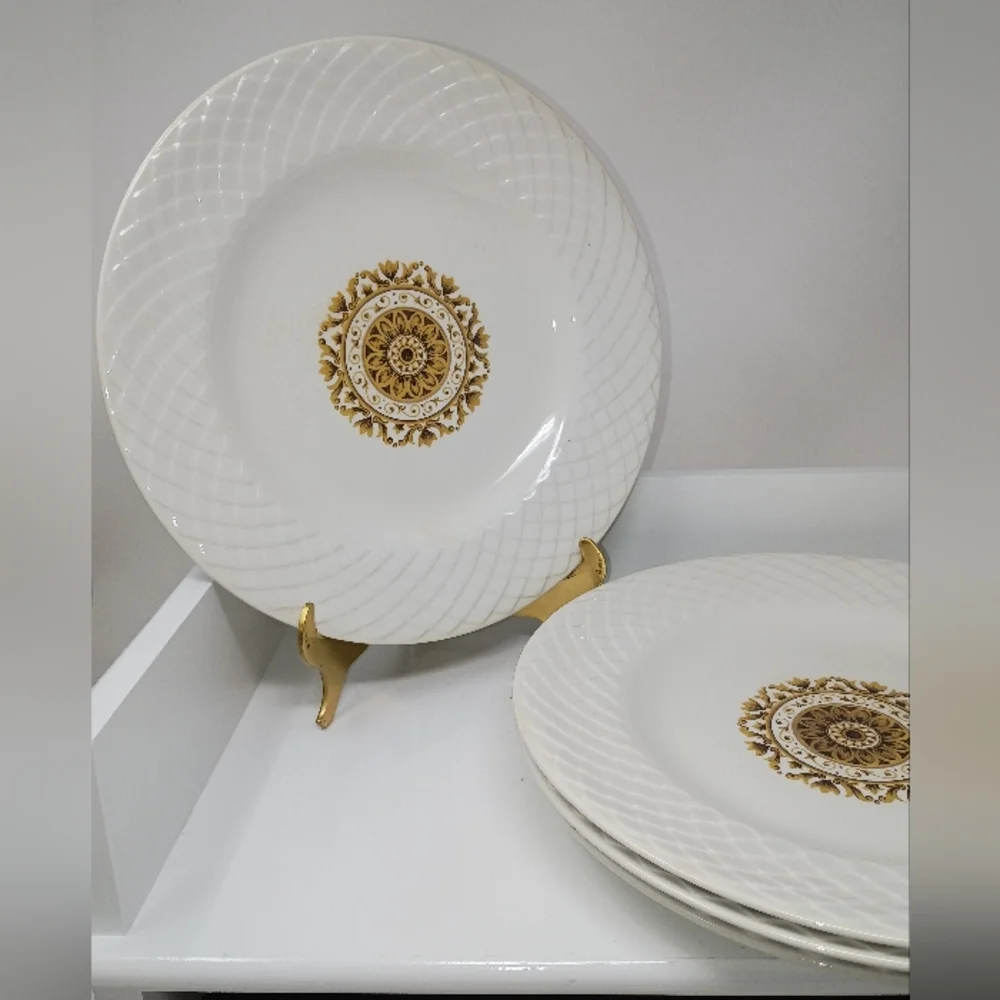 White and Gold Enoch By Wedgewood Dinnerware Set